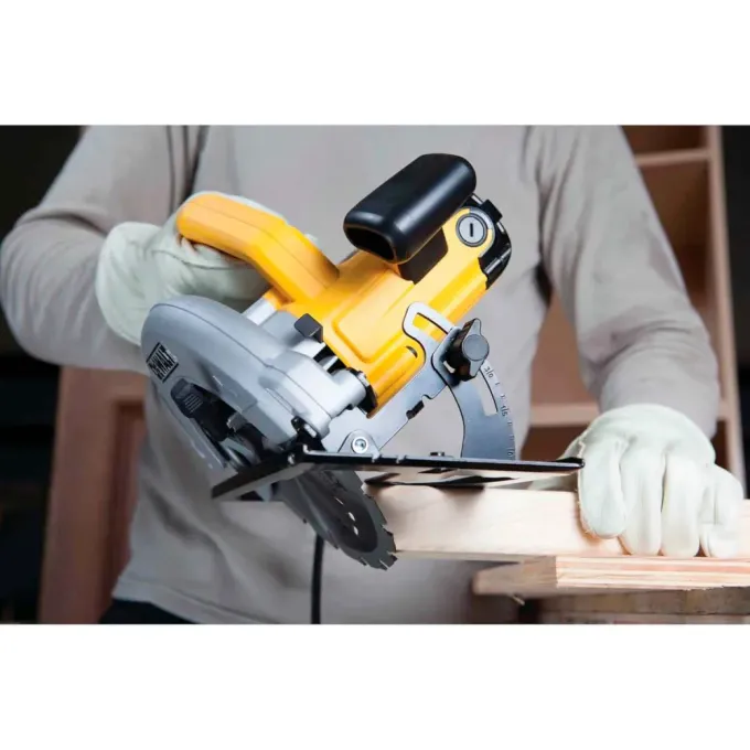 Пила дискова мережева DeWALT DWE560