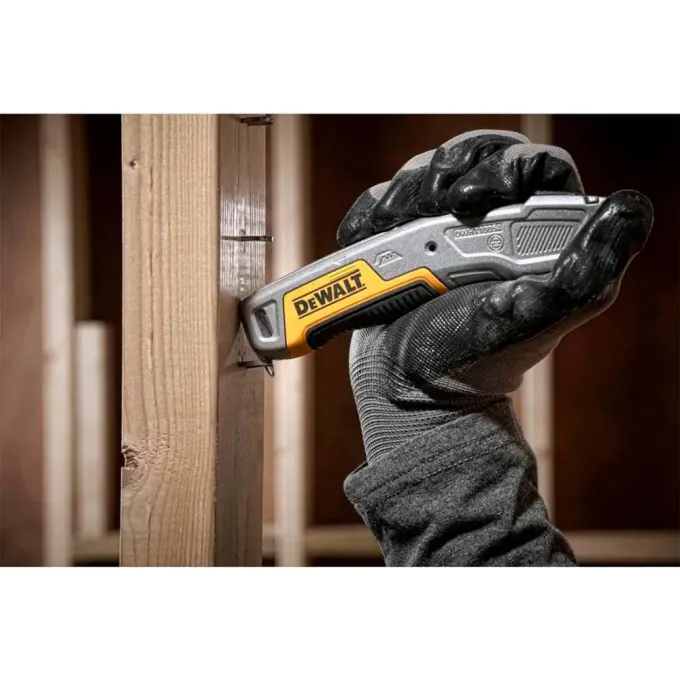 Ніж DeWALT з висувним лезом для оздоблювальних робіт DeWALT DWHT10054-0