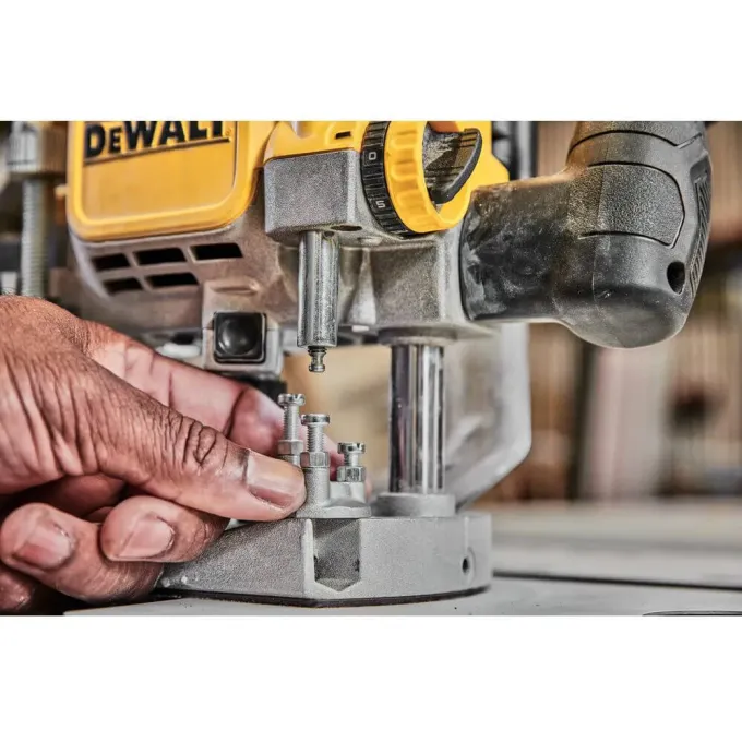 Фрезер мережевий DeWALT DWE625KT
