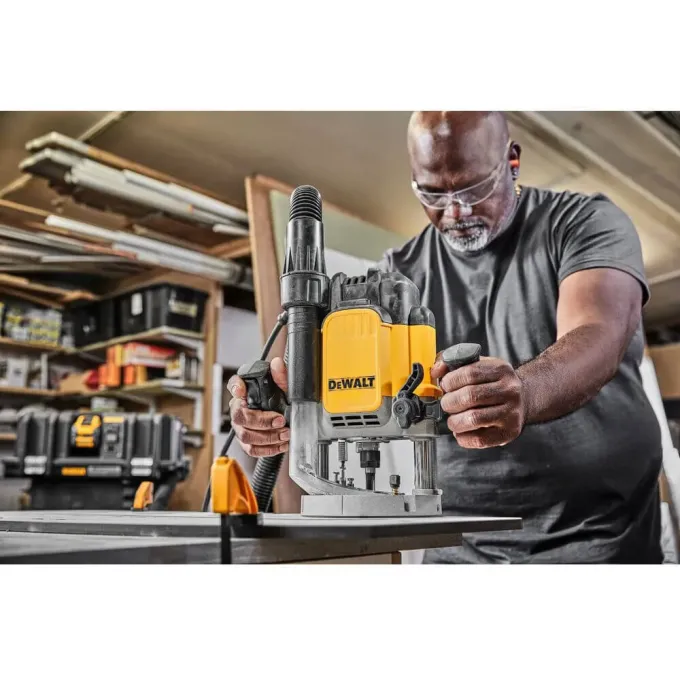Фрезер мережевий DeWALT DWE625KT
