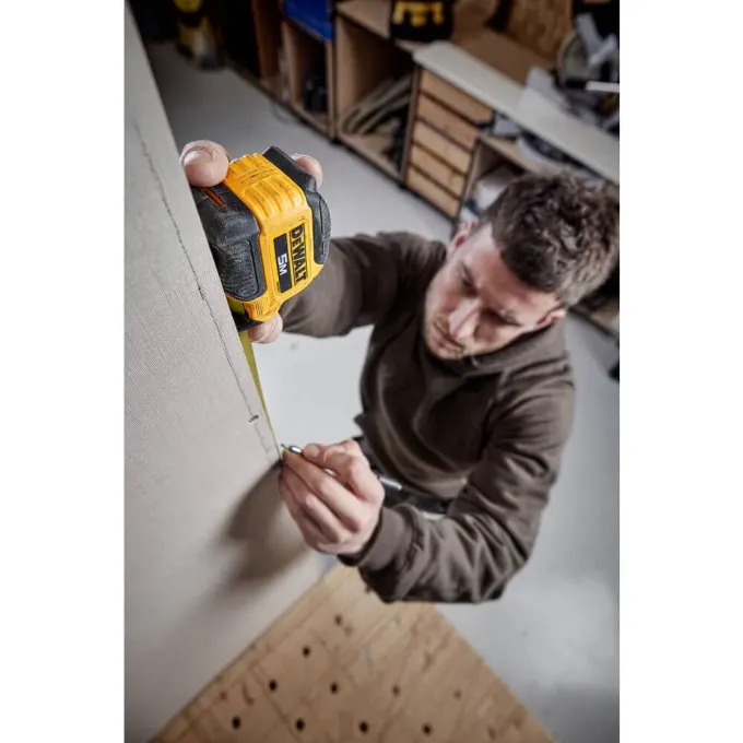 Рулетка вимірювальна "COMPACT", 5 м х 28 мм DeWALT DWHT38114-0