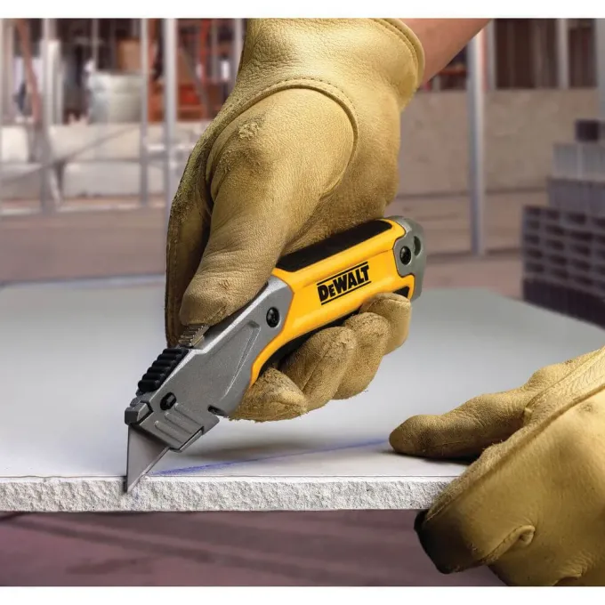 Ніж DeWALT з висувним лезом для оздоблювальних робіт DeWALT DWHT10046-0