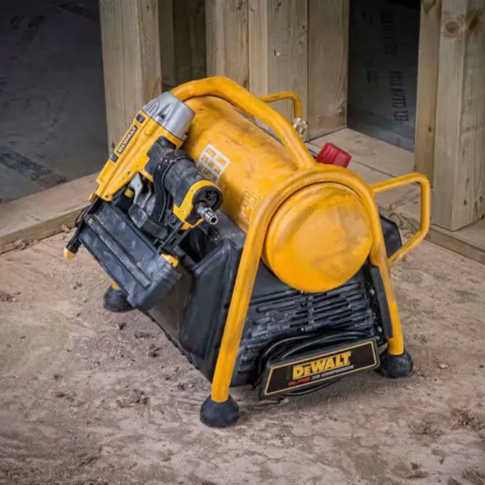 Компресор повітряний безмасляний DeWALT DPC6MRC