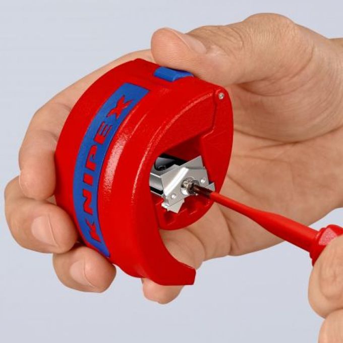 Труборіз для пластикових труб KNIPEX KNIPEX BiX® 90 22 10 BK